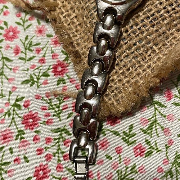 ⏰Vintage Fossil Two Tone Ladies Watch - Picture 3 of 8